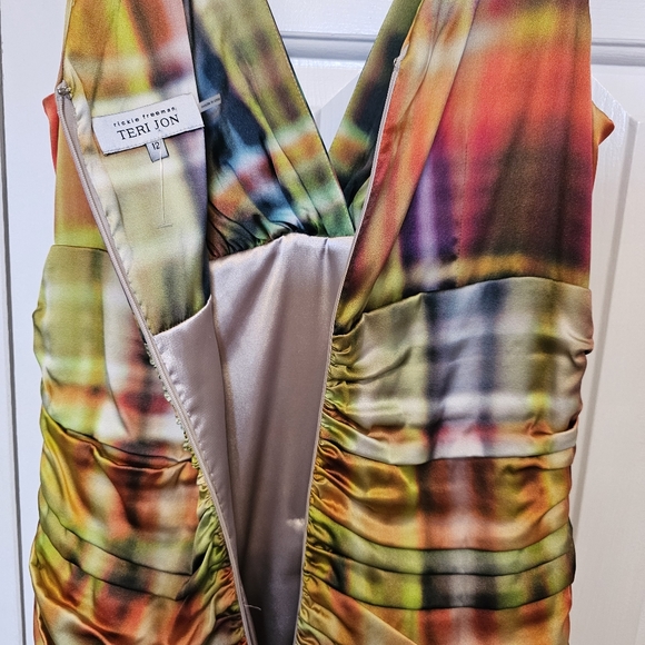 Designer Rickie Freeman Teri Jon silk rainbow rushed fitted dress size 12 - Picture 3 of 11
